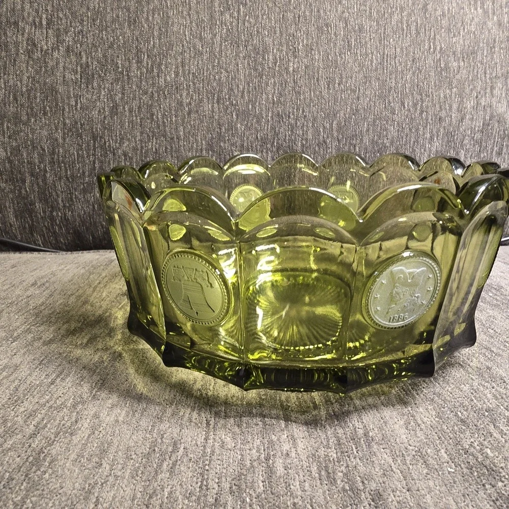 Fostoria Coin Glass Olive Green Scalloped Fruit Bowl Frosted Liberty Bell Eagle